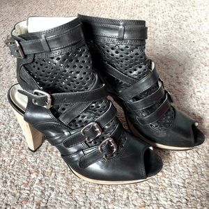 ✨ black leather ankle booties ✨